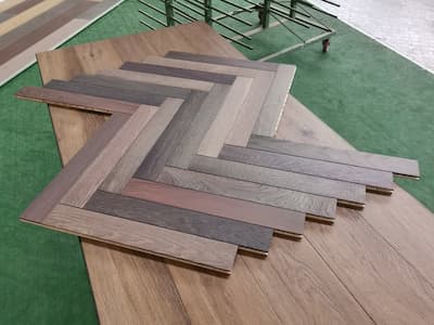 dettaglio di parquet a spina italiana